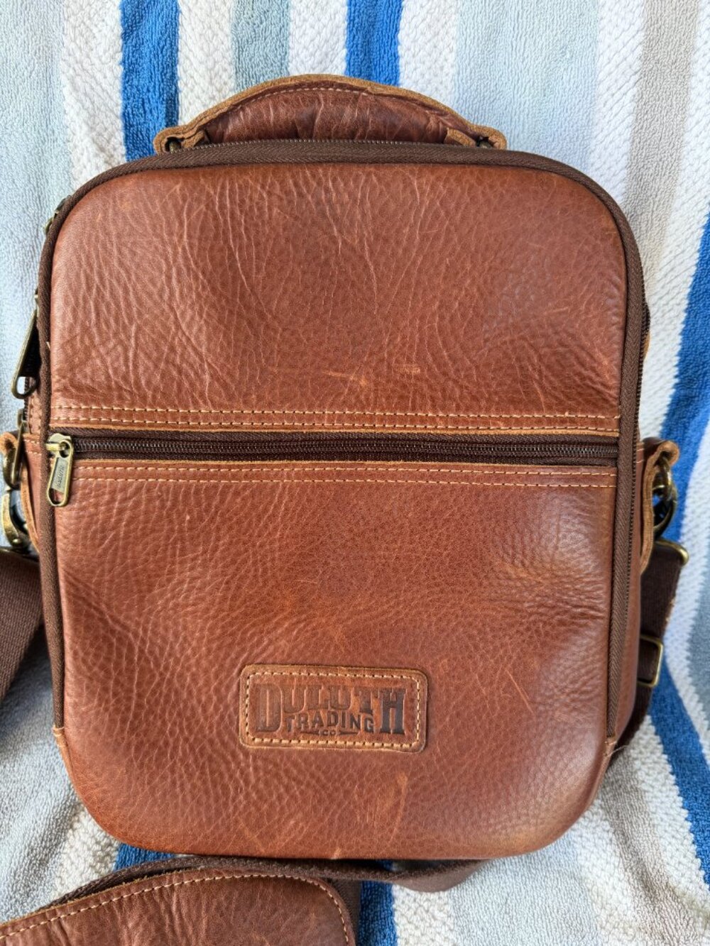 Duluth Trading Co. Crossbody/Sling Premium Leather Bag